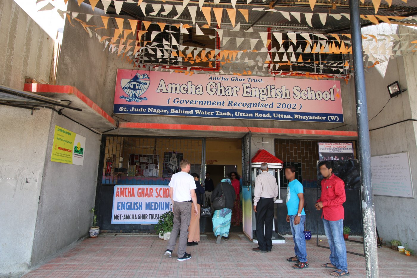 Eingang der Amcha Ghar Schule