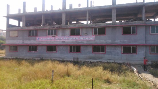 Bau eines Schulgebäudes